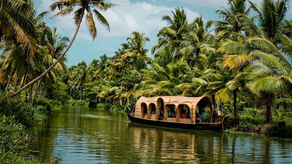 kerala grandeur - luxurious holidays